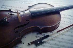 Violine mit Notenblttern 2